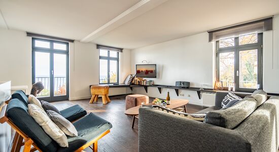 Villa Schering, App. 4 Black & White